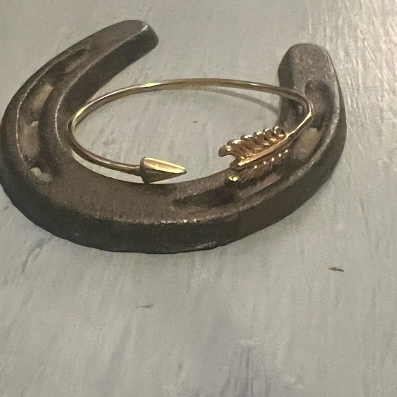 Stella & Dot Bangle Bracelet Arrow Gold Tone Vintage Designer Signed - Picture 5 of 6